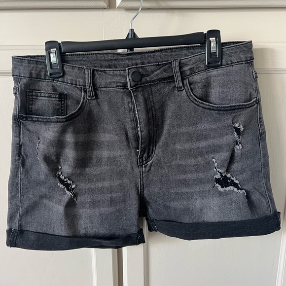SHEIN Pants - NWOT SHEIN Black Distressed Jean Shorts